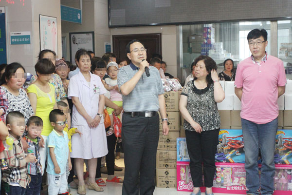 脑病医院500名特殊孩子收到“六一” 节礼物